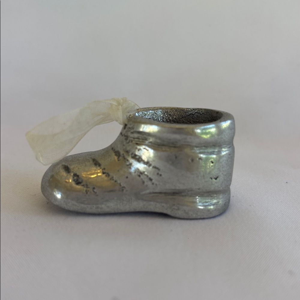 Vintage 2001 Silver Plated Very Cute Baby Shoe Trinket with Cream Ribbon - Picture 3 of 8
